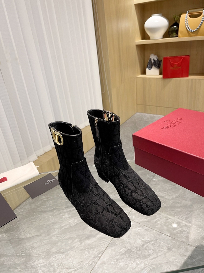 Va1e*ntin0 boots